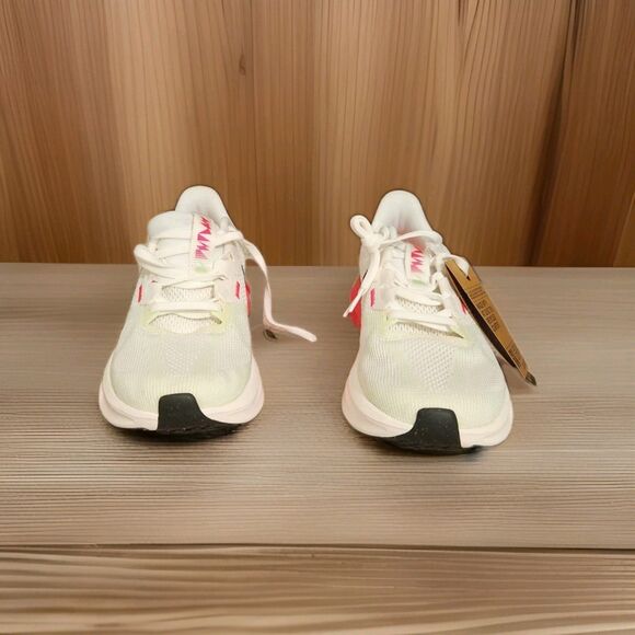 Size 8.5 - Nike Revolution 8 Washed Coral Sweet Beet W - Picture 2 of 7